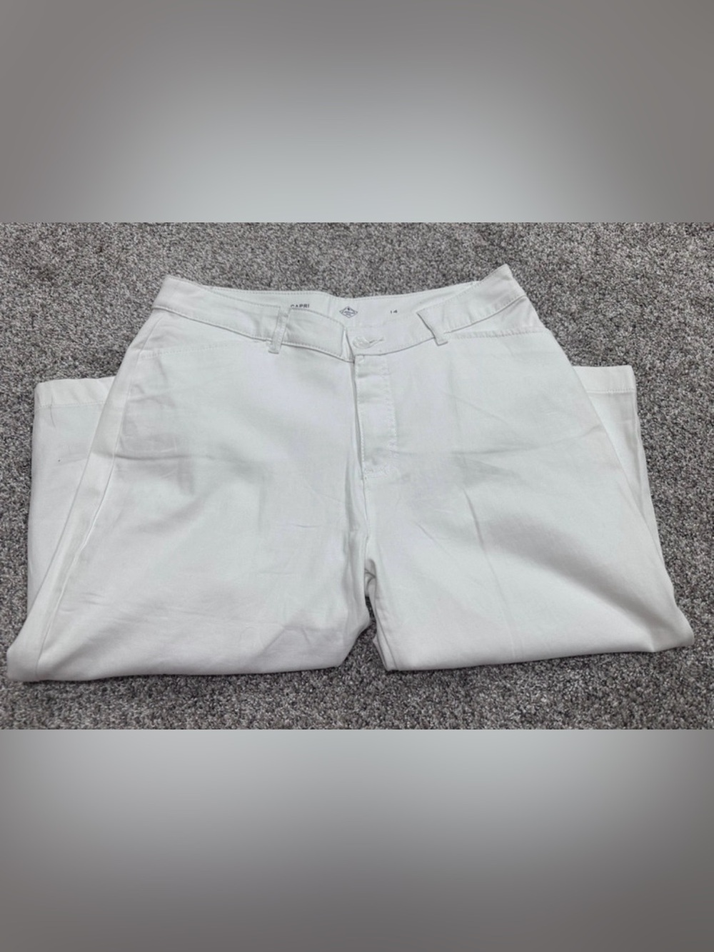 Women's White Stretch Capris